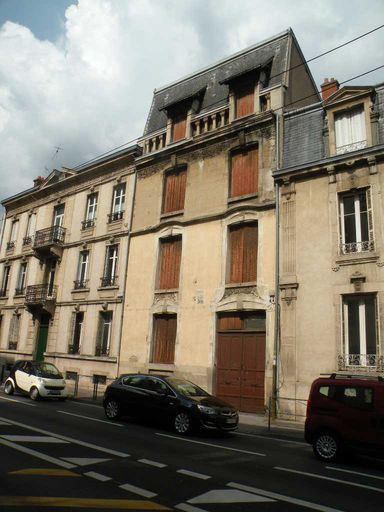  vieil immeuble semblant abandonné, rue Jeanne d'Arc